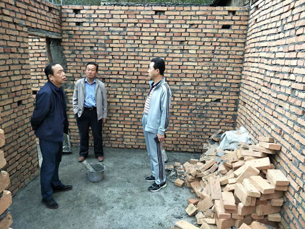 隴運(yùn)集團(tuán)公司黨委書記、董事長李寅祥同志深入琵琶鎮(zhèn)寧強(qiáng)村開展幫扶工作