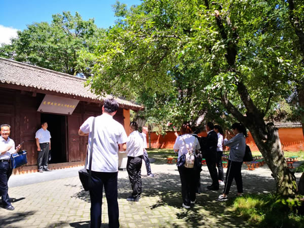 隴運(yùn)集團(tuán)公司黨委開展“不忘初心、牢記使命”紀(jì)念建黨98周年主題黨日活動