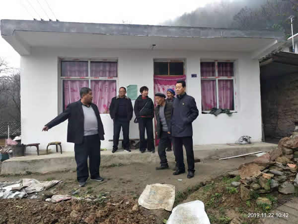 隴運(yùn)集團(tuán)公司開展“解難題、辦實(shí)事、送溫暖”主題黨日活動(dòng)